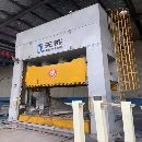 在位出售：天锻产框架y27一1250吨，有效台面4x2米，行程1.2米，.